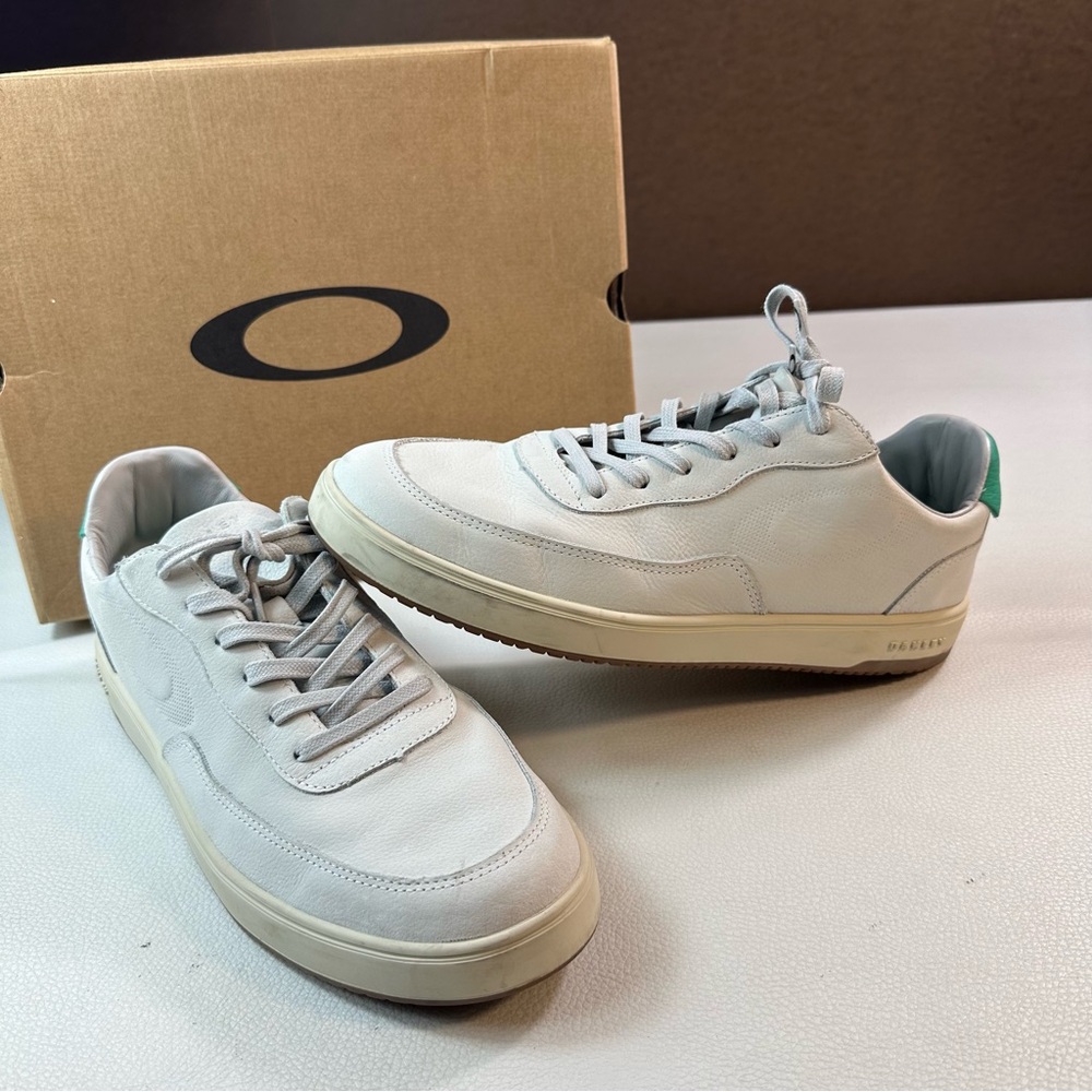 Oakley Atom Premium White Low Top Sneaker Men's Leather EVA Insole